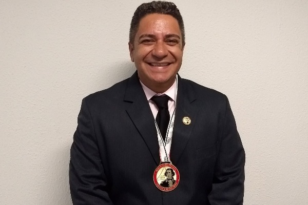 Vereador Robson Magela recebe Medalha Alferes Tiradentes