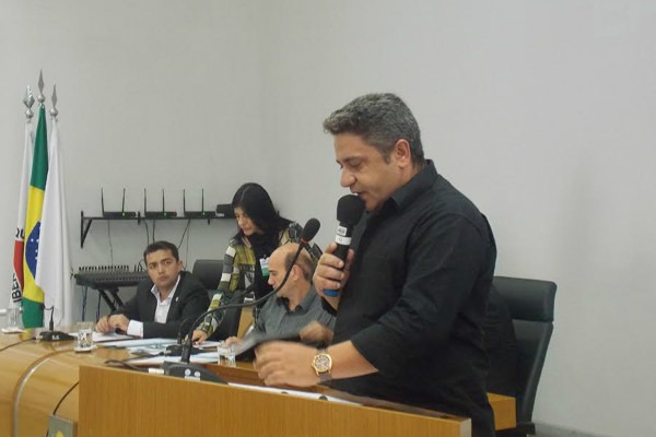 Projeto autoriza prefeitura a cobrar por limpeza de terrenos particulares em Araxá