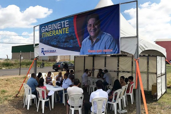 Vereador Robson Magela inaugura Gabinete Itinerante em Araxá (MG)