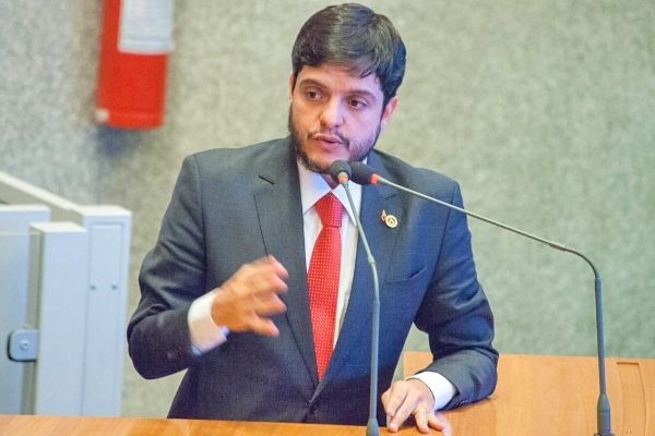 Projeto proíbe a venda de cigarros em locais próximas a escolas no DF