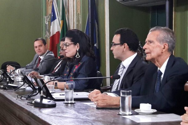 Rogéria Santos discute direitos do consumidor em sessão na Câmara de Salvador (BA)