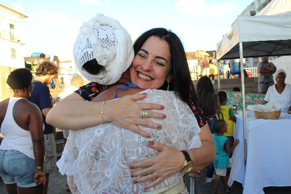 Rogéria Santos homenageia as baianas de acarajé em sessão da Câmara de Salvador