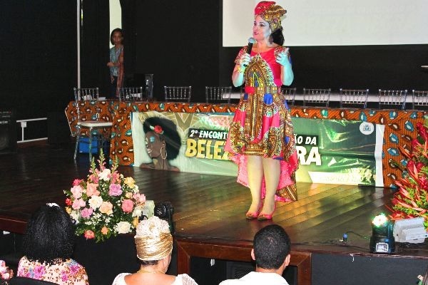 Rogéria Santos promove encontro sobre o empoderamento da mulher negra em Salvador