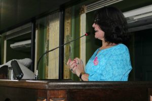 Rogéria Santos recebe crianças da ONG Doutores d'Alma