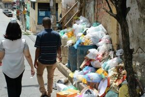 Rogéria Santos visita bairro Cosme de Farias Rogéria Santos visita bairro Cosme de Farias