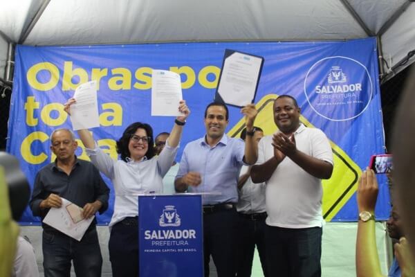 Rogéria Santos participa da assinatura para requalificação de praça em Paripe