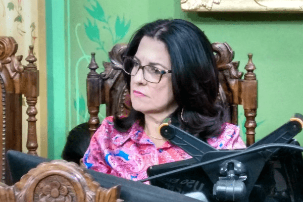 Rogéria Santos tem 15 proposições aprovadas em sessão na Câmara de Salvador (BA)