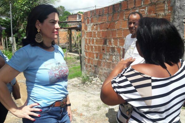 Rogéria Santos visita comunidade e constata necessidade de melhorias urgentes
