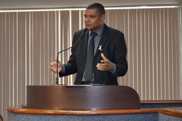 Rogério Santos pede a implantação de Wi-Fi em parque e praças de Palmas