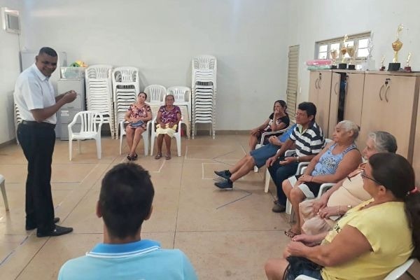 Projeto leva alfabetização para adultos e idosos em Palmas