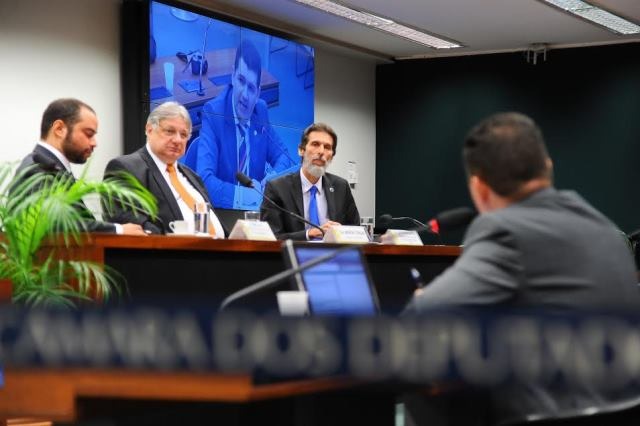 Ronaldo Martins debate problemas operacionais da ABIN com servidores