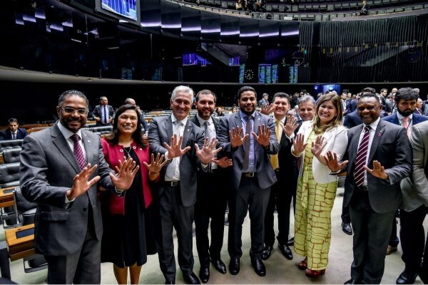 Ronaldo Martins toma posse e Republicanos chega a 32 deputados federais