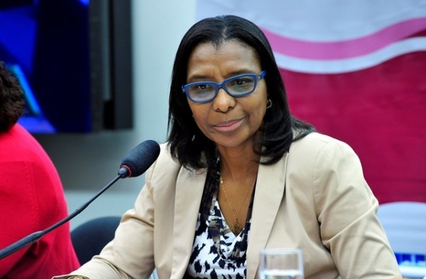 rosangela-gomes-prb-mortalidade-materna-audiencia-camara-foto-alex-ferreira-11-06-15-01