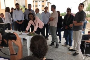 Rosangela Gomes participa de cerimônia para retomada de obras em Nova Iguaçu