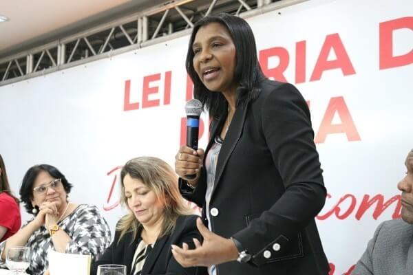 Evento debate ações de combate à violência contra a mulher no Recife