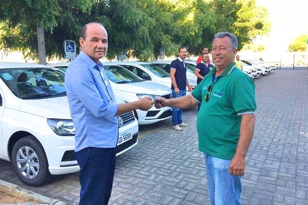 Prefeito Rosano Taveira adquire 12 novos carros para a administração de Parnamirim