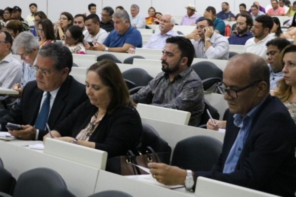 Rosano Taveira participa de encontro regional de gestores municipais 