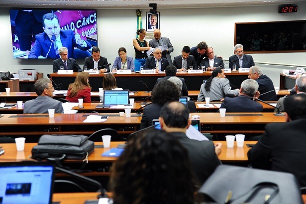 Russomanno mobiliza Câmara para garantir fosfoetanolamina aos pacientes de câncer