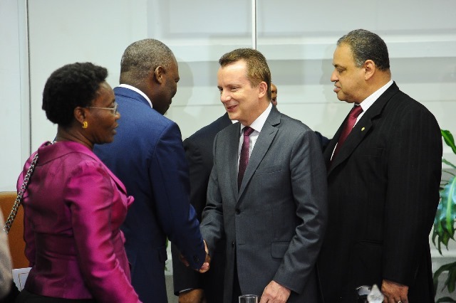 Russomanno recebe delegação angolana na Liderança do PRB