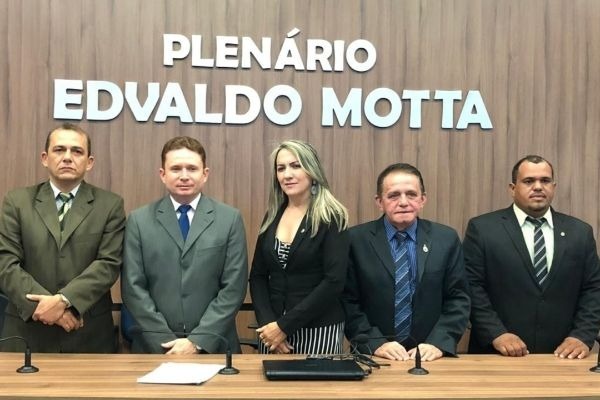 Sales Júnior é reconduzido à presidência da Câmara de Patos