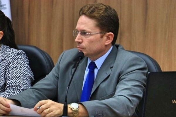 Sales Júnior destina emendas para saúde, educação e esporte de Patos