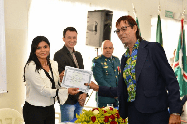 Primeira travesti eleita vereadora em Paranaíba (MS) é diplomada pela Justiça Eleitoral