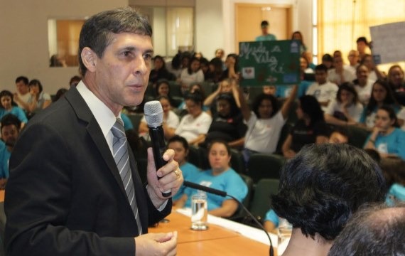 sebastiao-santos-prb-protesto-de-integrantes-e-diretores-da-associacao-de-amigos-do-autista-em-sp-foto-ascom-13-11-15