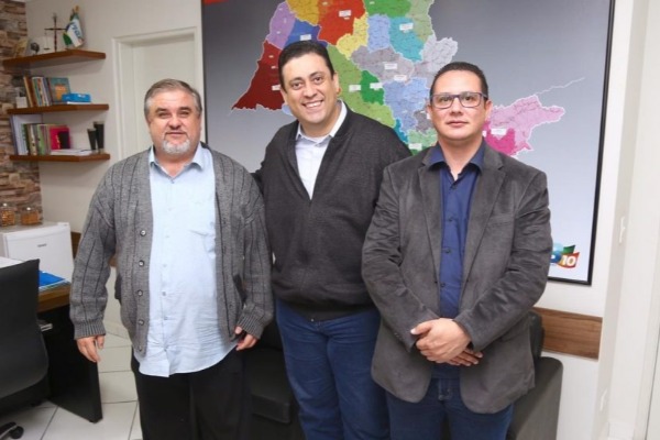 Sergio Fontellas recebe republicanos de Iguape (SP)