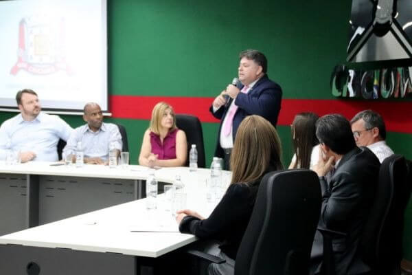 Mostra de desenhos expõe combate ao trabalho infantil em Criciúma