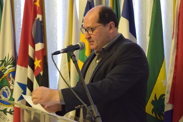 Sergio Peres homenageia professores e mestres de Capoeira