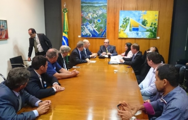 Sérgio Reis participa de reunião com o presidente da Câmara e líderes dos caminhoneiros
