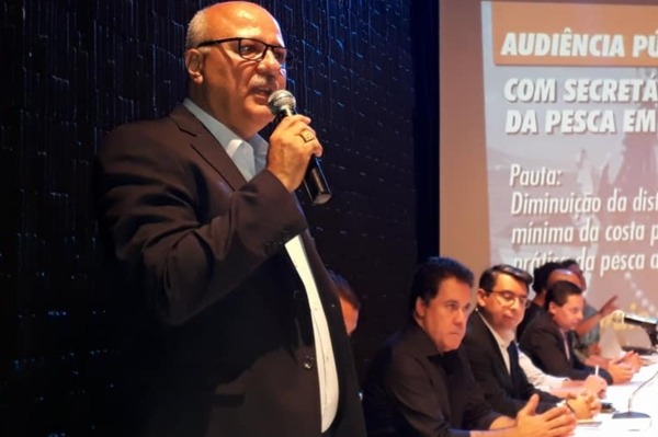 Câmara aprova projeto que proíbe o fornecimento de canudos plásticos em Guarujá