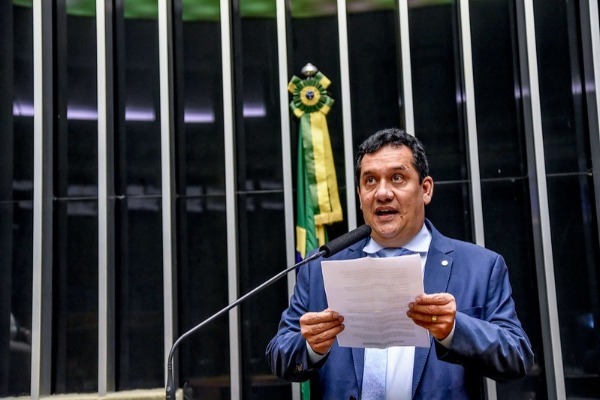 Projeto sugere que destinação correta de pilhas e baterias seja obrigatória