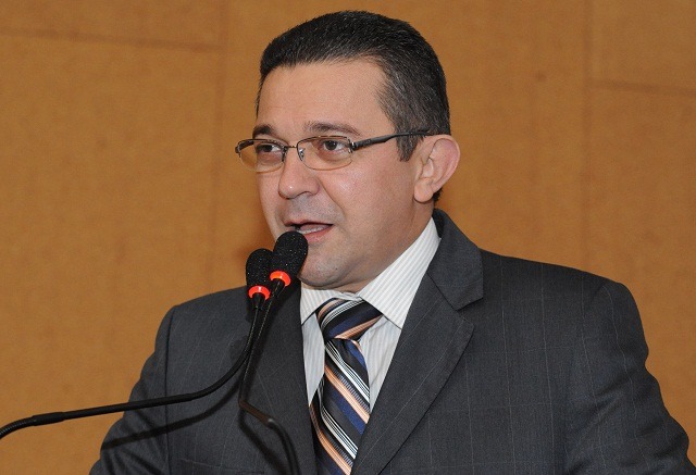 Sidelvan Nóbrega solicita implantação de centro de ensino infantil em Cajazeiras X