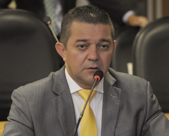 Sidelvan Nóbrega luta em prol da educação em Eunapólis Sidelvan Nóbrega luta em prol da educação em Eunapólis