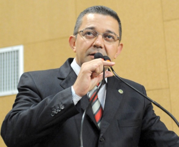 Sidelvan Nóbrega ministra palestra de formação política para jovens em Cajazeiras