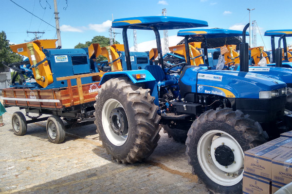 A máquina agricola vai beneficiar pequenos produtores rurais de Juazeiro, na Bahia.