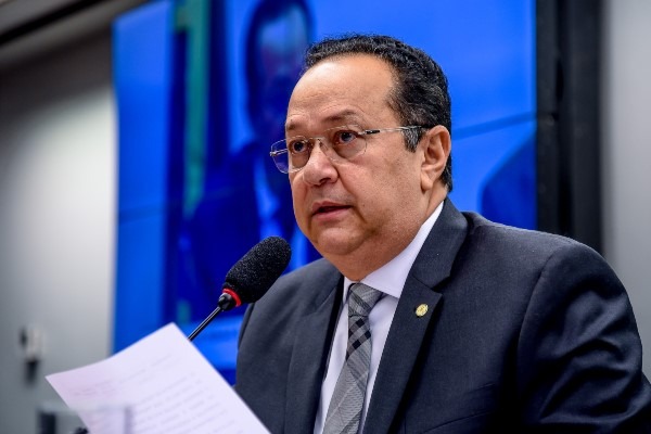 Projeto proíbe distribuidora de obrigar a adotar relógio de luz digital