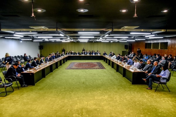 Silas Câmara debate política externa com ministro das Relações Exteriores