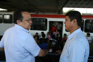 Silas e coronel Amadeu conversaram com as pessoas e conheceram um pouco mais a situação do transporte público