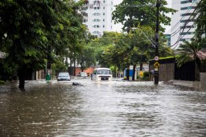 Silvio critica falta de ações preventivas da Prefeitura do Recife para conter alagamentos