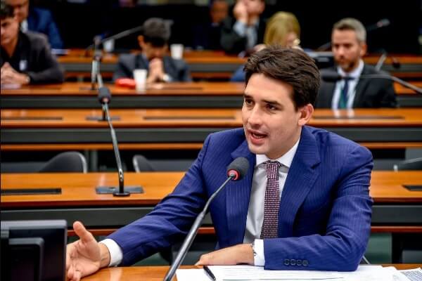 Silvio Costa Filho cobra retomada de obras da Transnordestina em Pernambuco