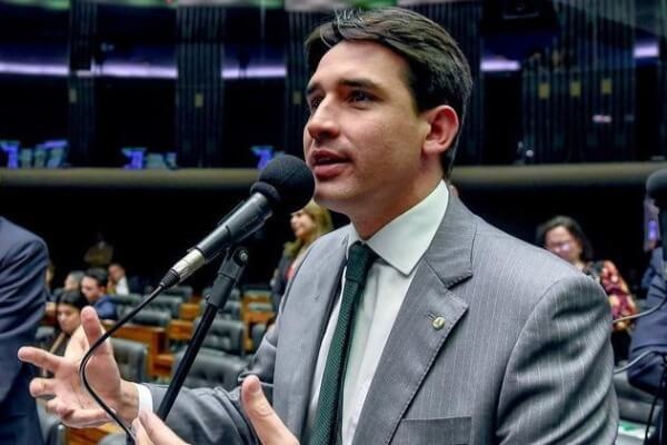 “É hora de buscar parcerias e ajudar Pernambuco”, diz Silvio Costa Filho