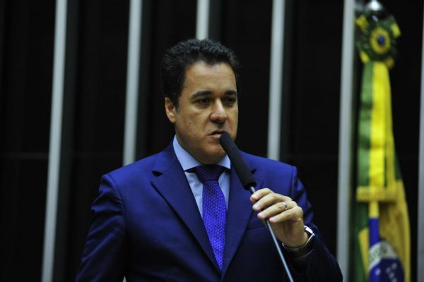 Squassoni propõe isenção de IPI na compra de transporte cadastrados em aplicativos