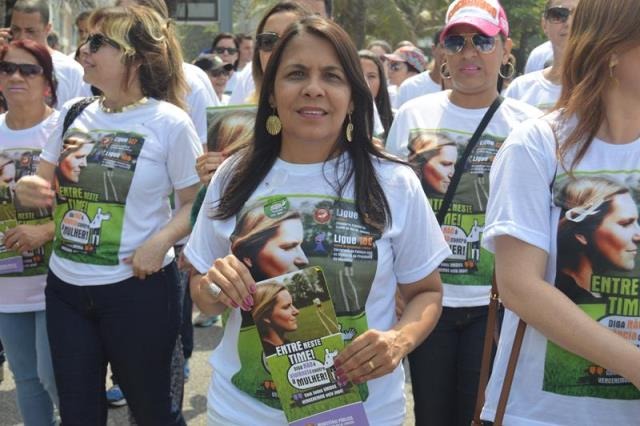 Tânia Bastos participa de Caminhada pelo fim da violência contra as mulheres no RJ