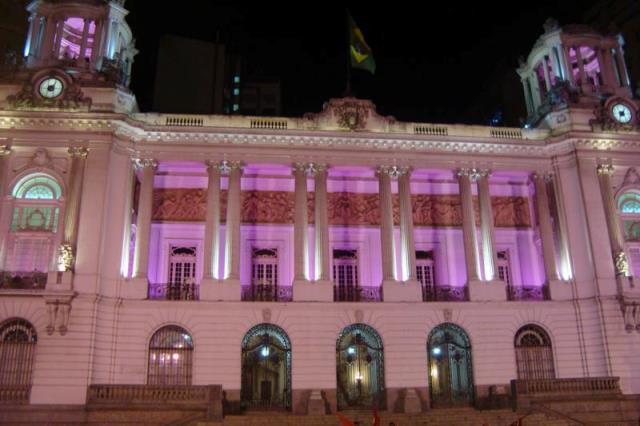 Tânia Bastos apoia “Outubro Rosa” na prevenção do câncer de mama