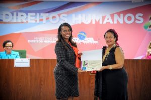 tia-eron-prb-recebe-medalha-do-ministerio-dos-direitos-humanos-foto-douglas-gomes-30-03-17-02