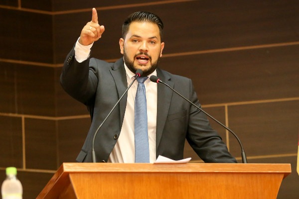 Republicano Tiago Ilha toma posse como vereador em Farroupilha (RS)
