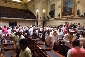 Tiãozinho homenageia Escola de Samba Unidos do Jacarezinho com Medalha Pedro Ernesto
