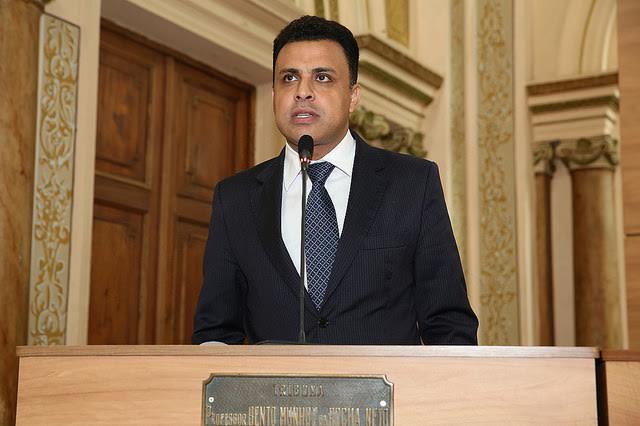 Valdemir Soares critica ausência de ações sociais em Curitiba Valdemir Soares critica ausência de ações sociais em Curitiba